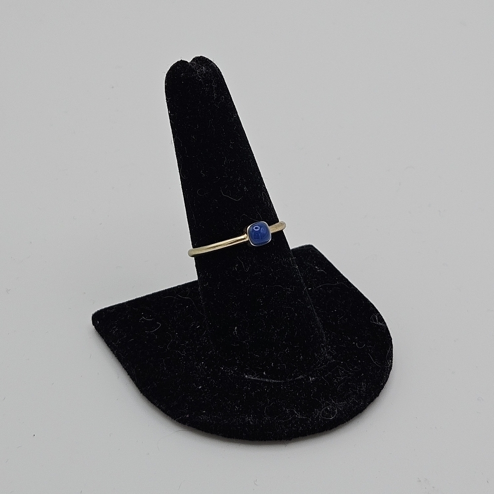 gold tone stackable ring with blue accent size 7.75
